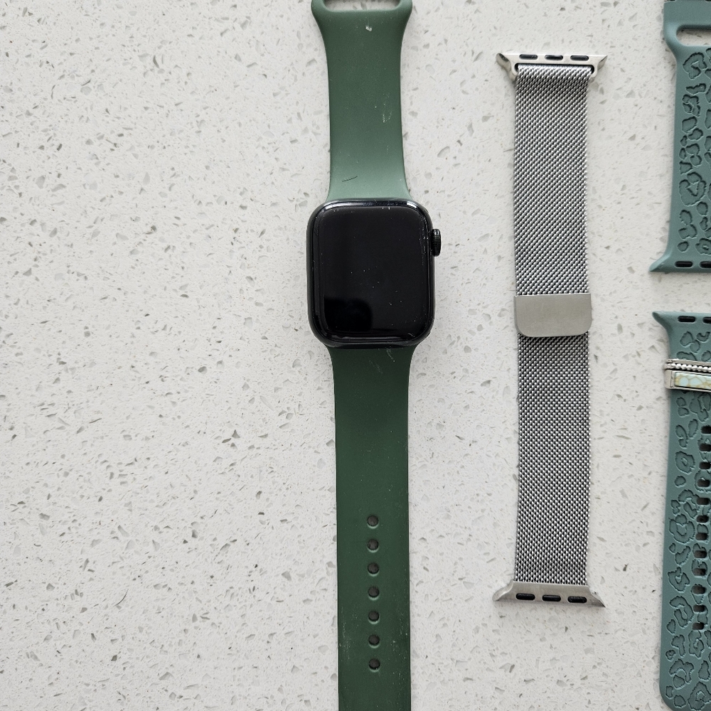 41MM series 7 Apple watch.